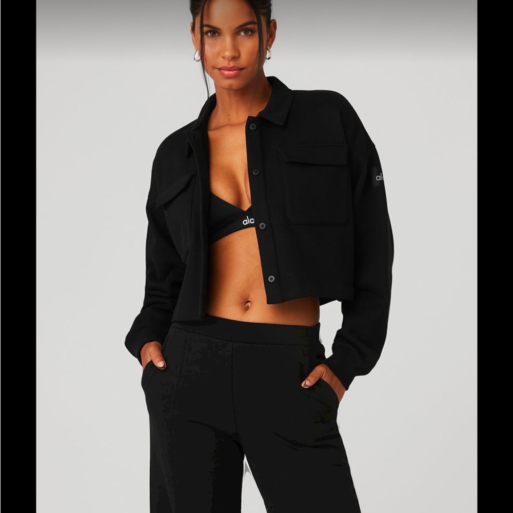 Alo Yoga Renown Cropped Button-Up Pullover in Black XS